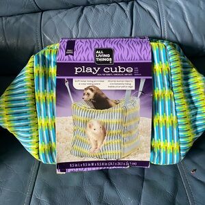Small Animal Play Cube & Liners